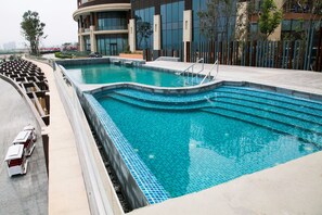 Indoor pool, 3 outdoor pools - Mangrove Tree Resort World Qingdao (Qingdao)