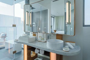 Separate tub and shower, deep soaking tub, free toiletries, hair dryer