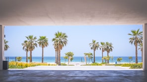 Private beach - Nikki Beach Resort & Spa Dubai (Dubai)