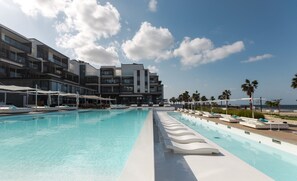 2 piscinas al aire libre