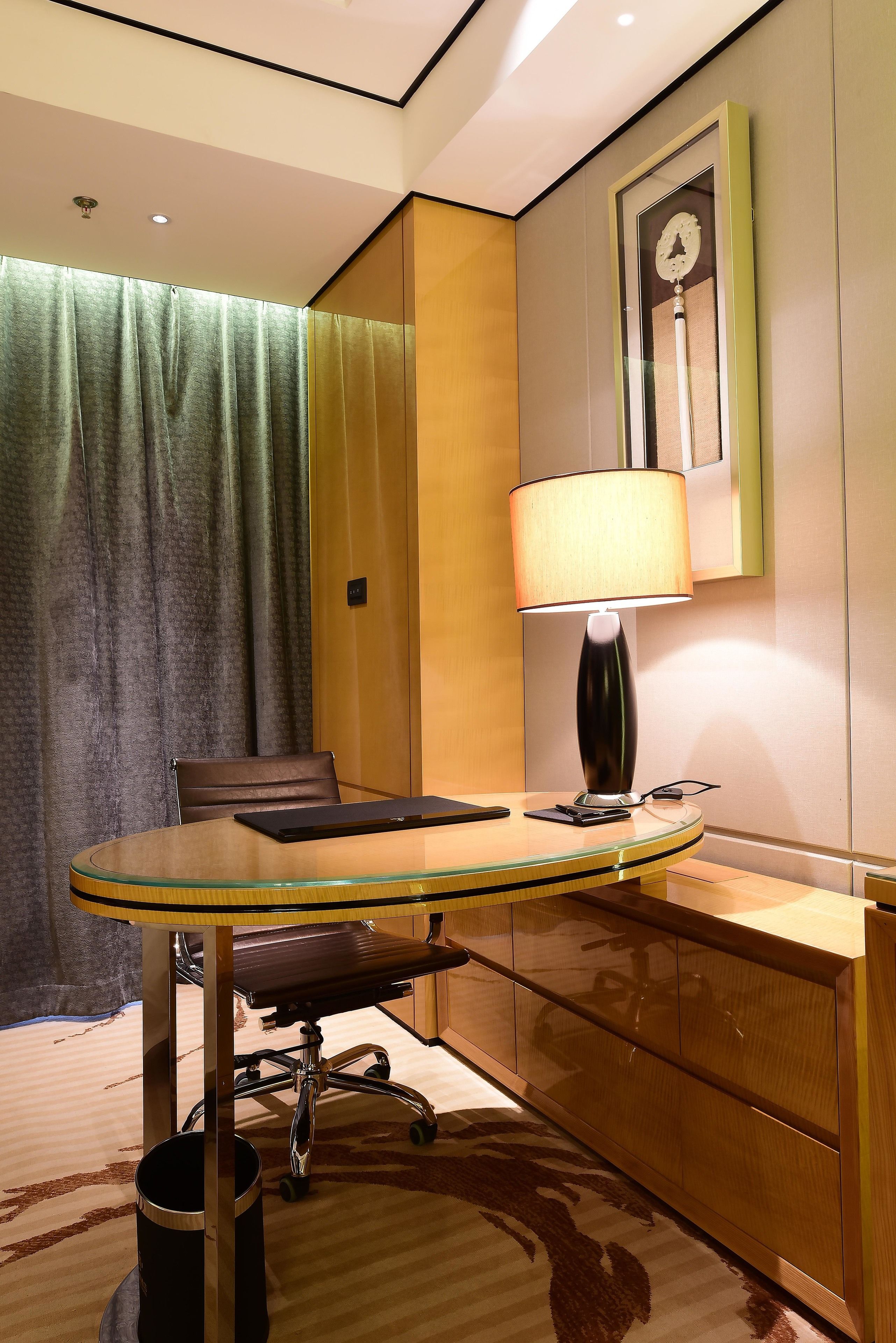 premium bedding, down duvets, minibar, in-room safe