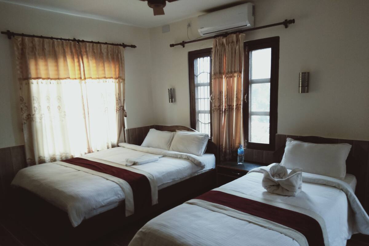 スタンダード ダブルルーム (with air cond) | セーフティボックス (室内)、デスク、防音設備、WiFi (無料)