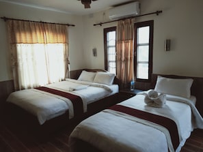 Standard Double Room, With Air Cond | In-room safe, desk, soundproofing, free WiFi