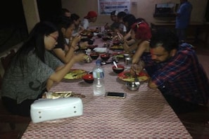 Breakfast, lunch, dinner served; local and international cuisine