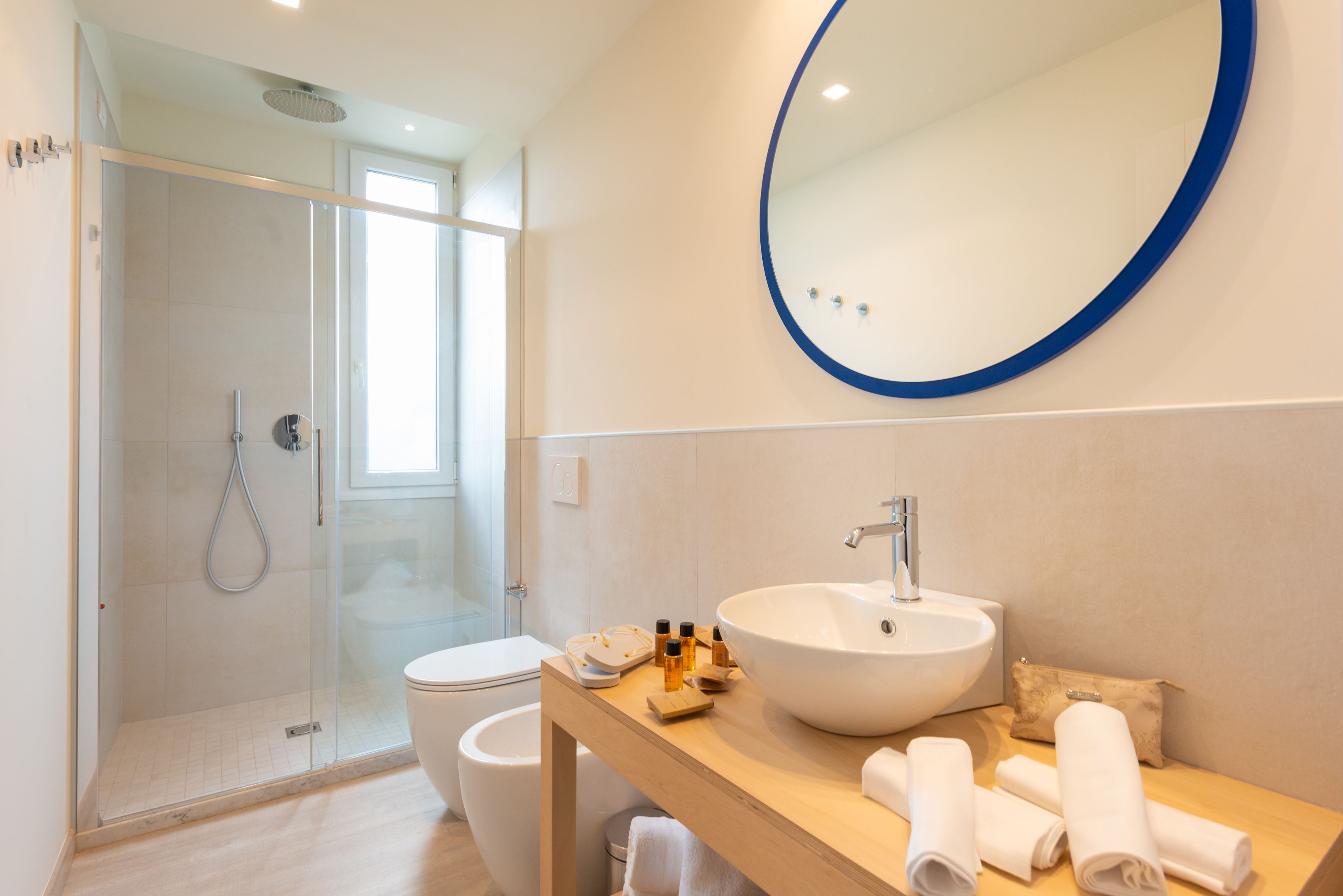 shower, free toiletries, hair dryer, bidet