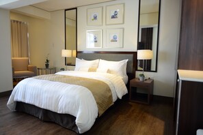 Premium bedding, minibar, in-room safe, desk