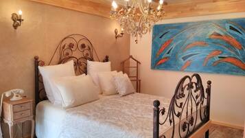 Quarto luxo, sacada | Roupas de cama premium, frigobar (abastecido com alguns itens grátis)