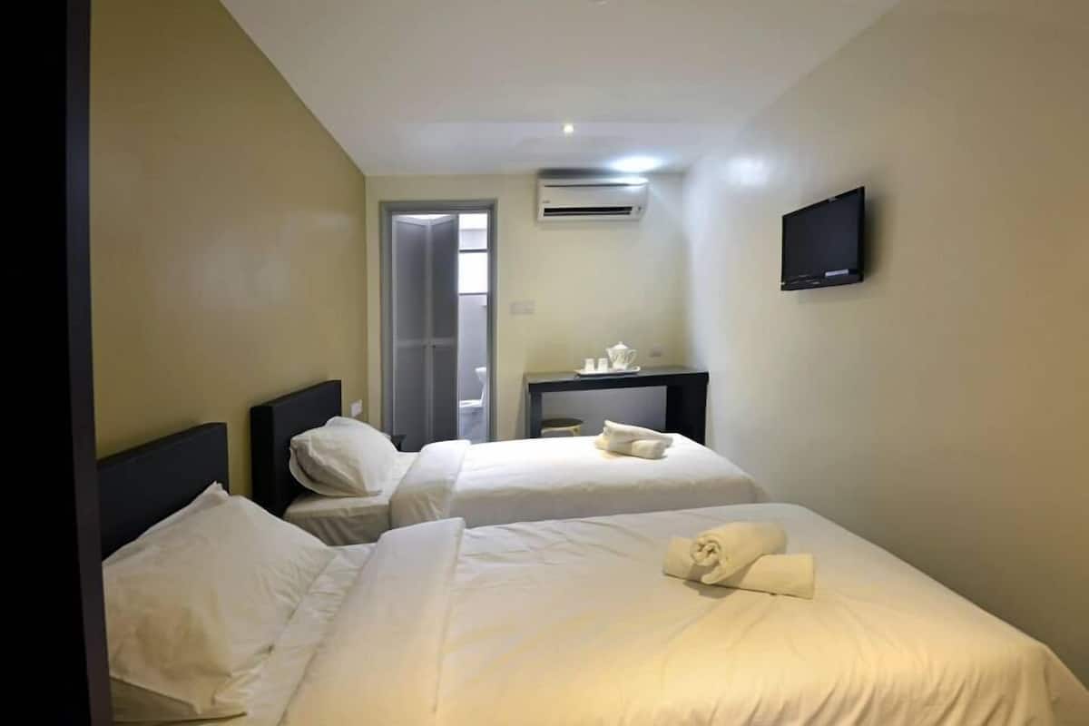 Habitación con 2 camas individuales, 2 camas individuales | Escritorio, insonorización, tabla de planchar con plancha y wifi gratis