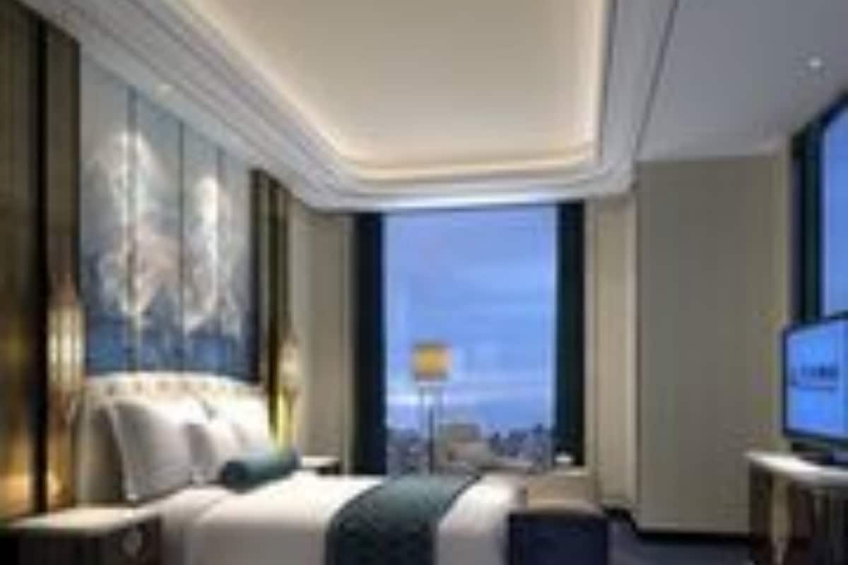 premium bedding, minibar, in-room safe, blackout curtains