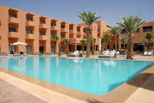 Oasis Palm Hotel