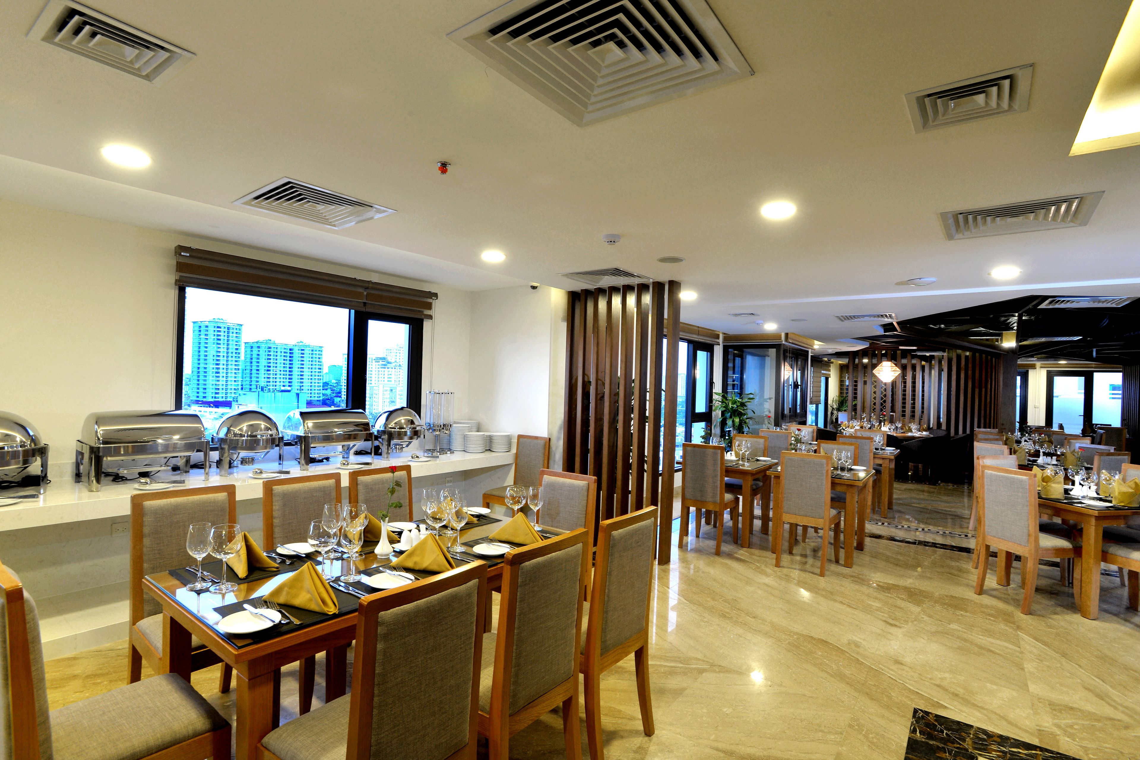 daily continental breakfast (vnd 250000 per person)