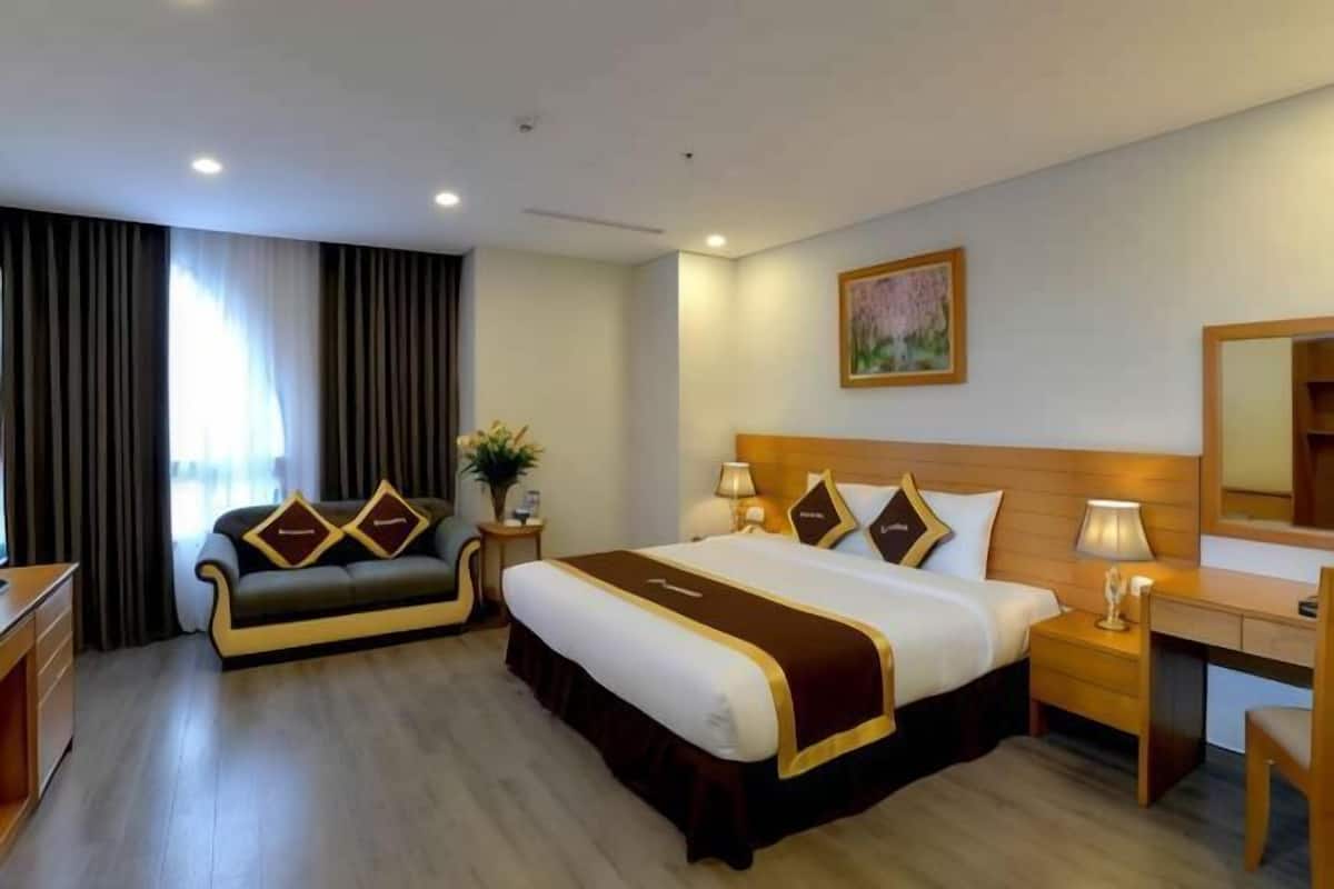 Minibar, in-room safe, desk, blackout curtains