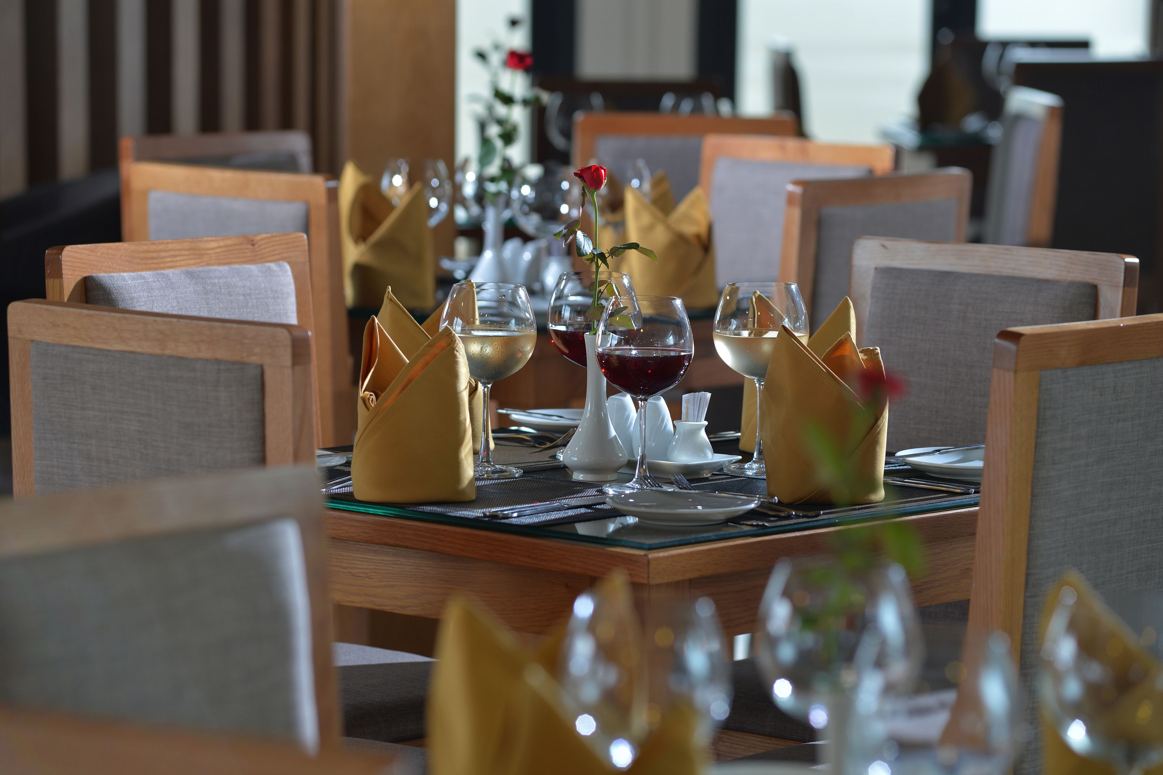 breakfast, lunch, dinner served; international cuisine