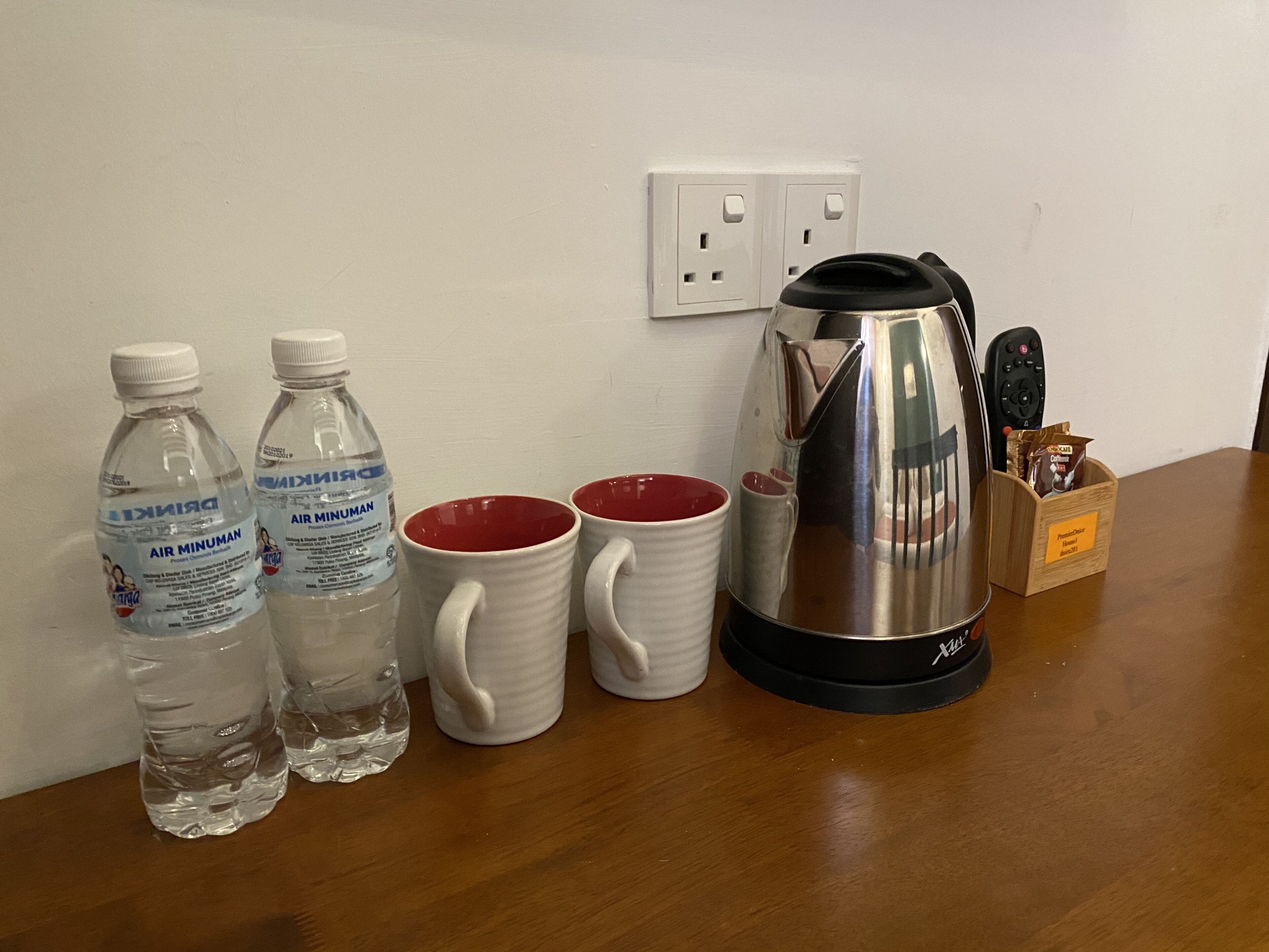 standard room, 1 king bed | desk, iron/ironing board, free wifi, bed sheets