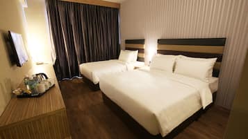 S9 Classic Triple | Desk, soundproofing, iron/ironing board, free WiFi