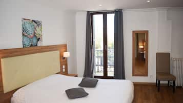 Luxe beddengoed, bedden met traagschuimmatrassen, een gratis minibar