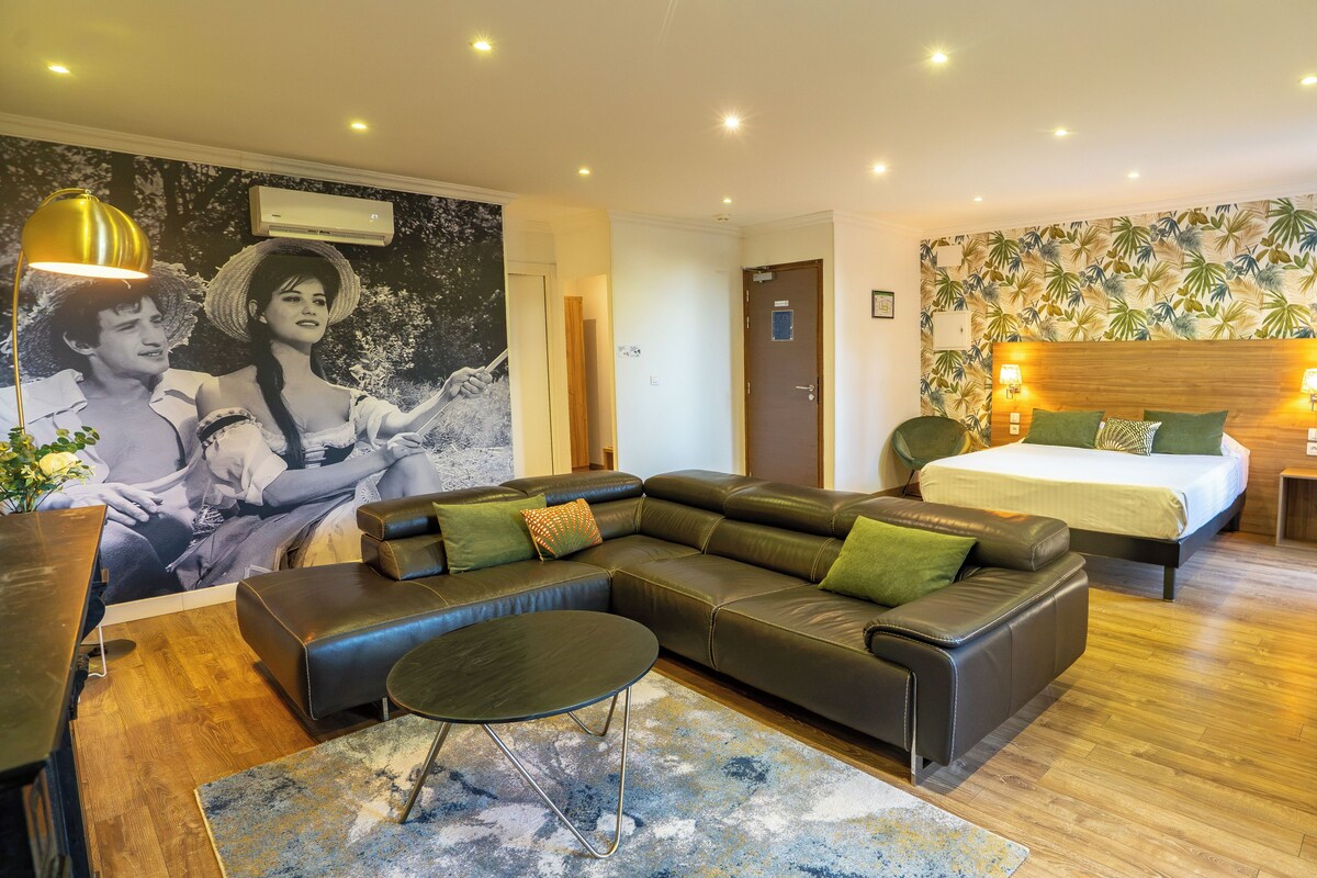 Junior Suite | Premium bedding, memory foam beds, minibar (free items), blackout drapes