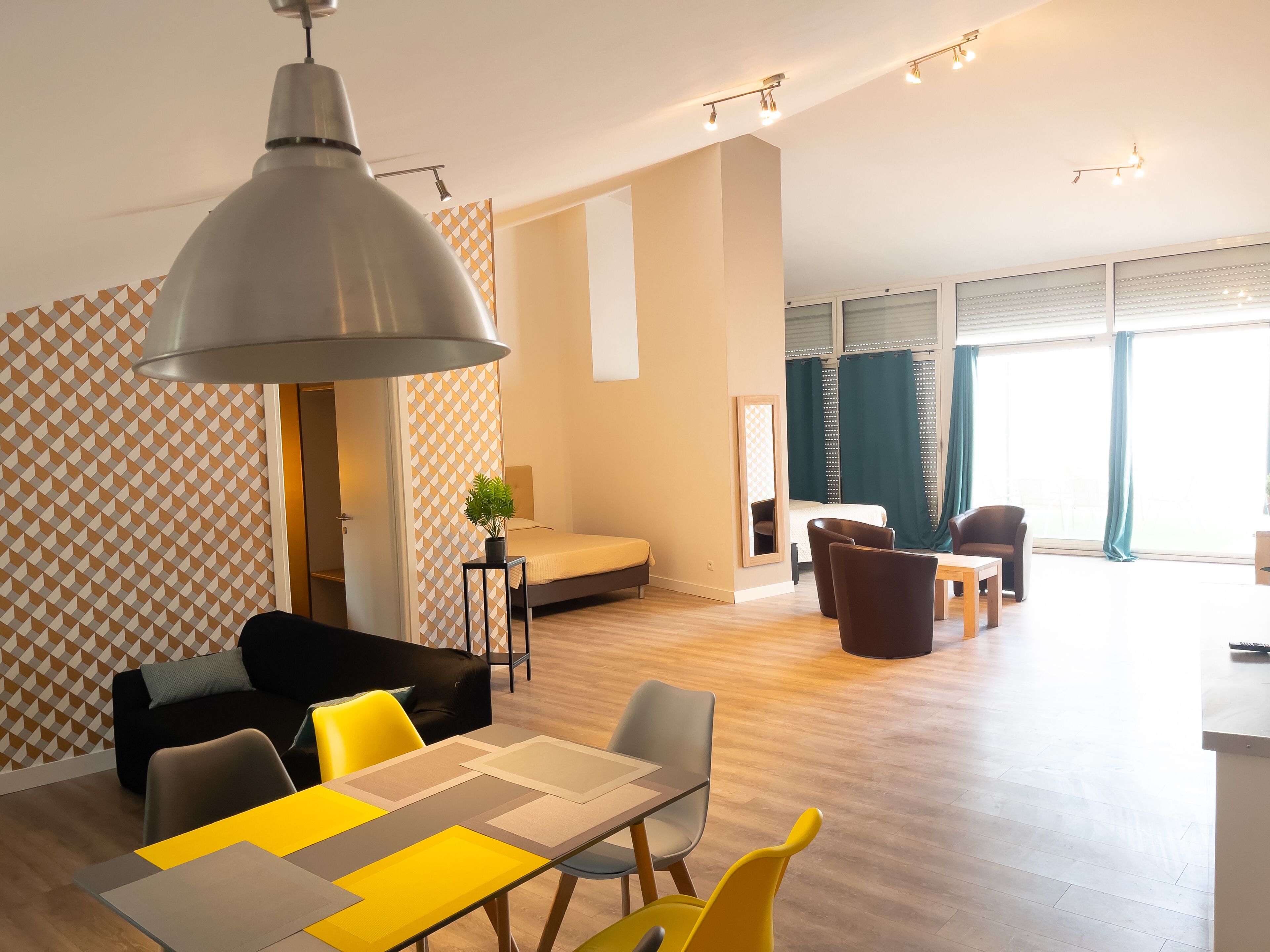 Deluxe penthouse | Luxe beddengoed, bedden met traagschuimmatrassen, een gratis minibar