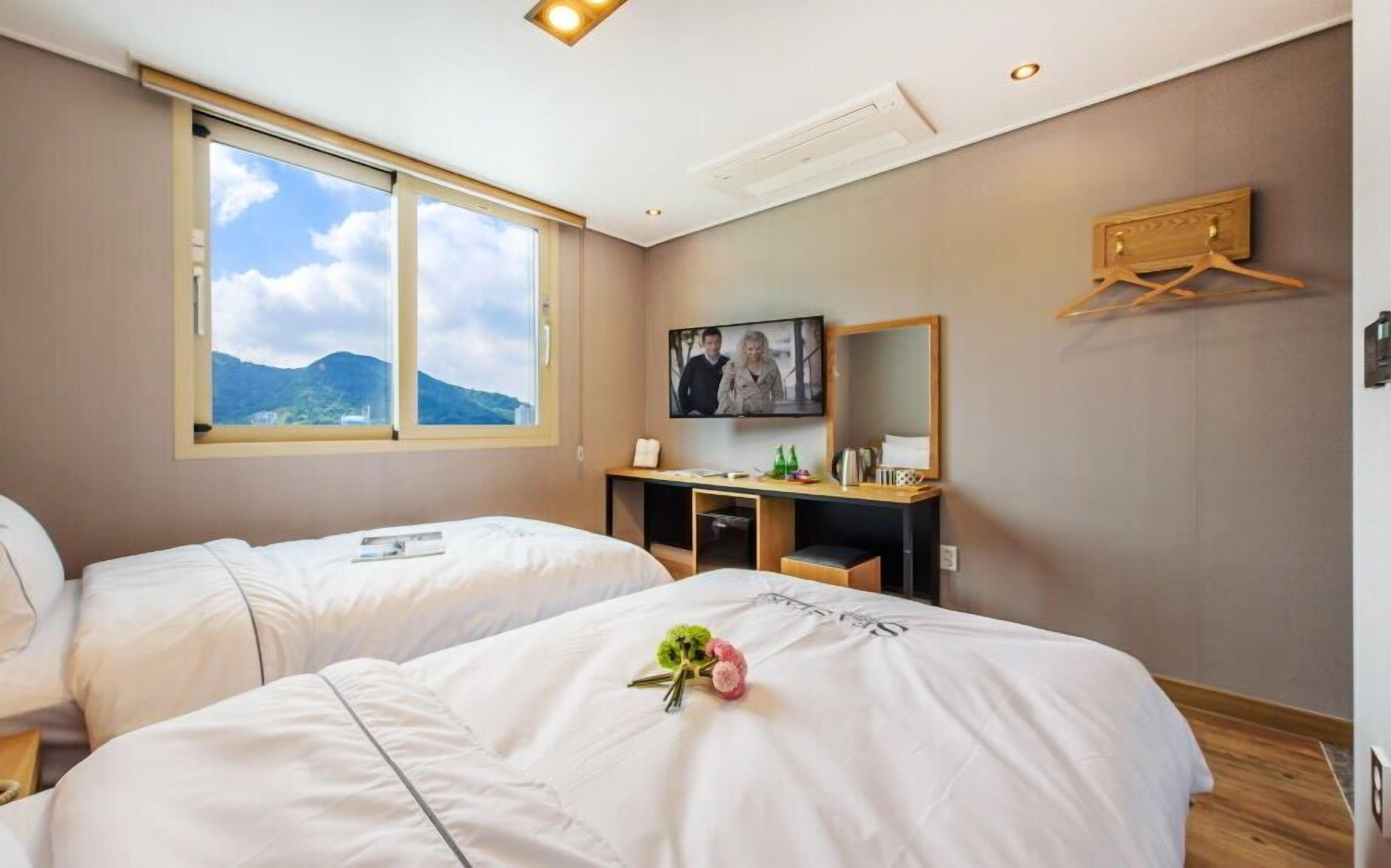standard twin room | room amenity