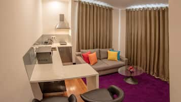 Superior Suite | Private kitchen | Stovetop, coffee/tea maker, electric kettle