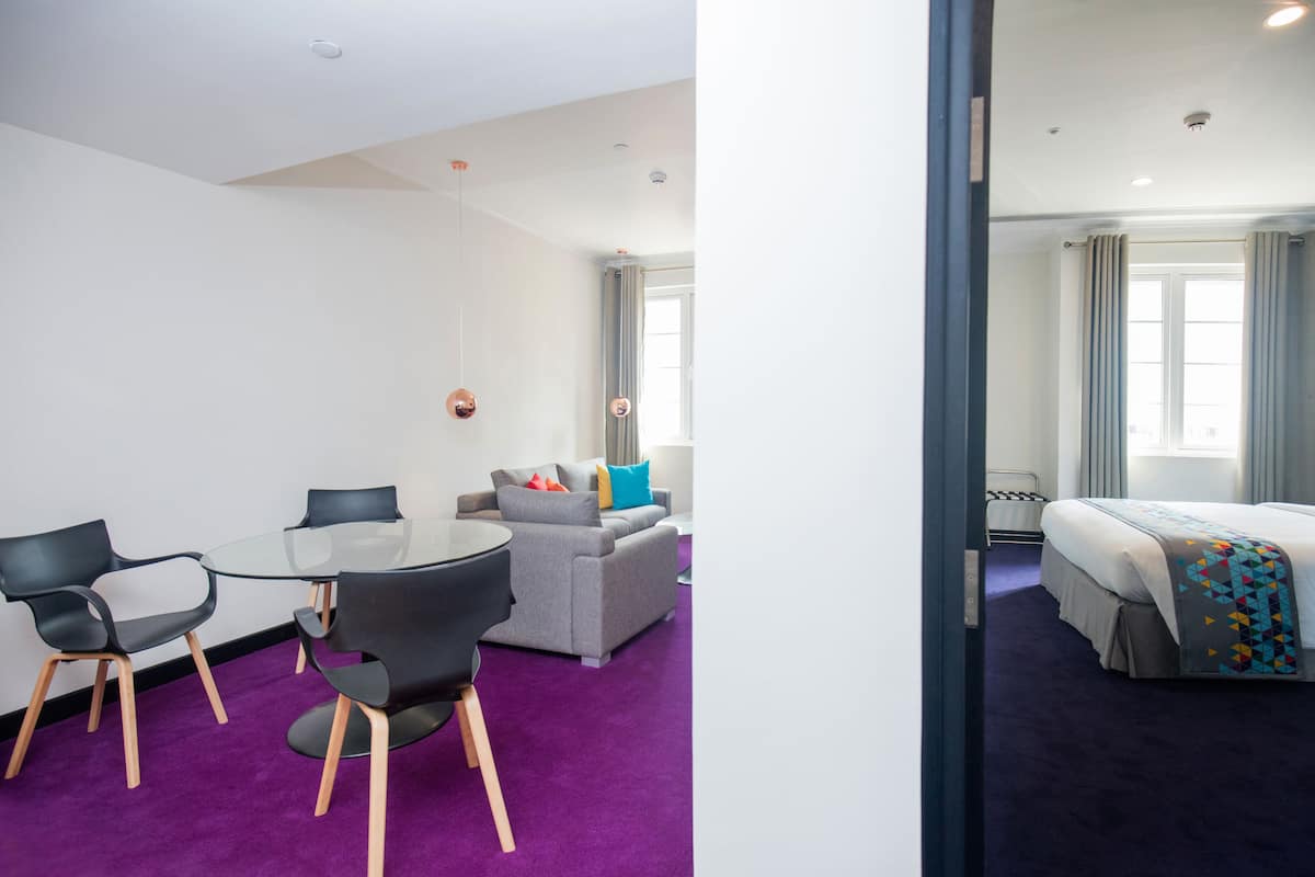 Deluxe Suite