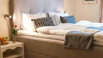 Superior Comfort Double Porch | Free WiFi, bed sheets