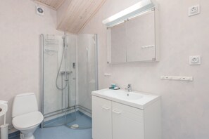 Basic Apartment, 2 Bedrooms, Annex Building | Bathroom