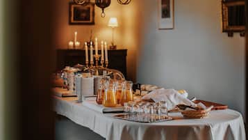 Desayuno buffet diario (SEK 125 por persona)