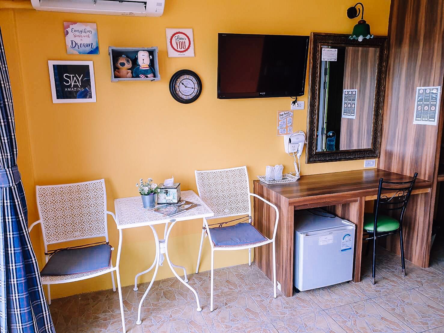 standard double with balcony | living area | 32-inch lcd tv with cable channels, tv