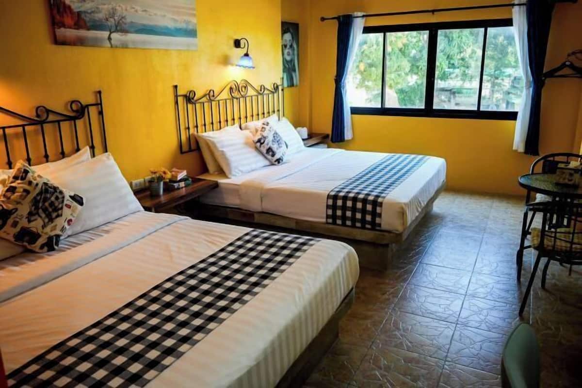 Cortinas opacas, wifi gratis, ropa de cama