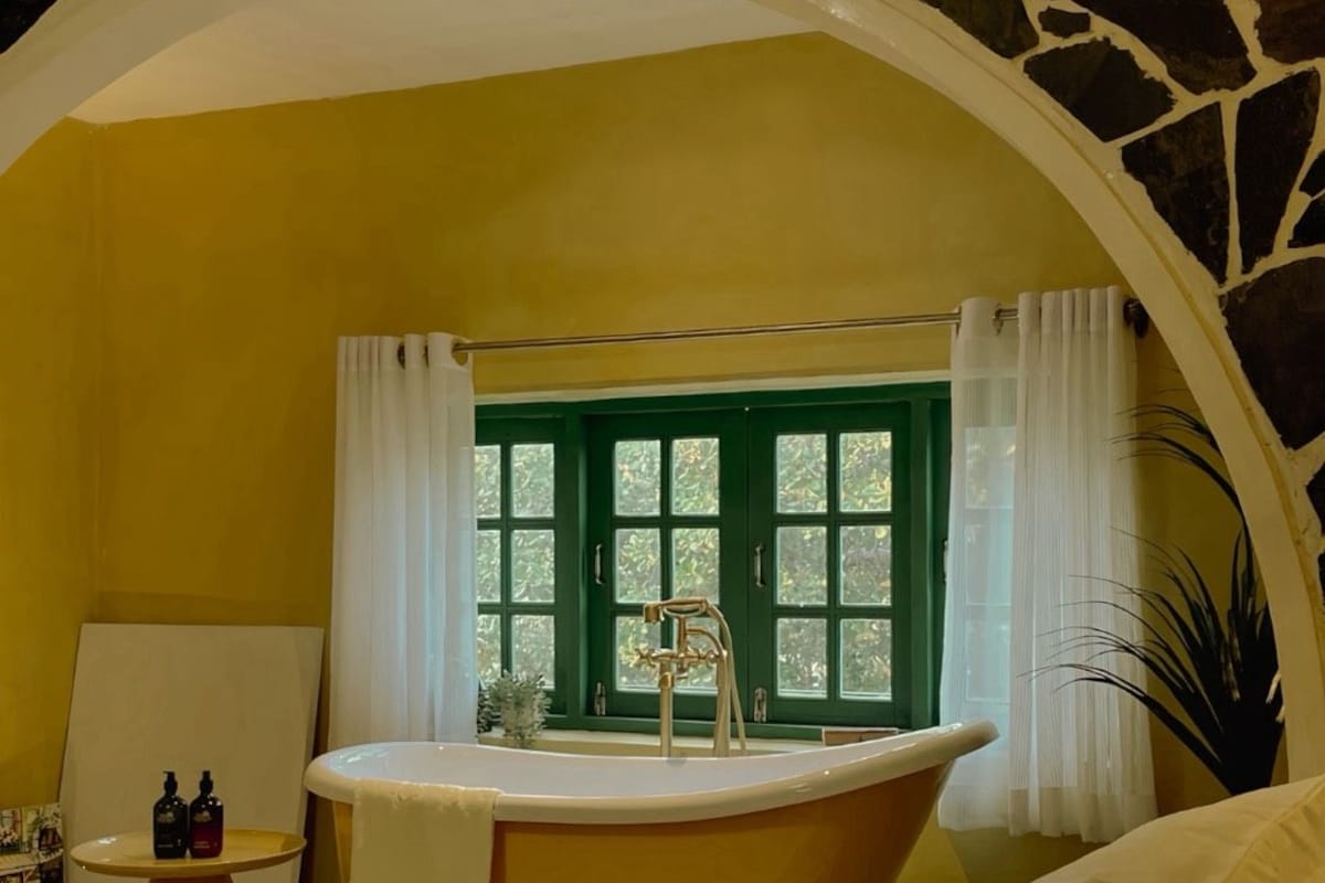 Family Suite Room | Blackout drapes, WiFi (free), bed sheets