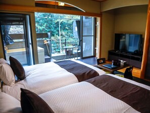 In-room safe, free WiFi, bed sheets - Livemax Resort Okudogo (Matsuyama)