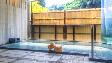 Suối nước nóng