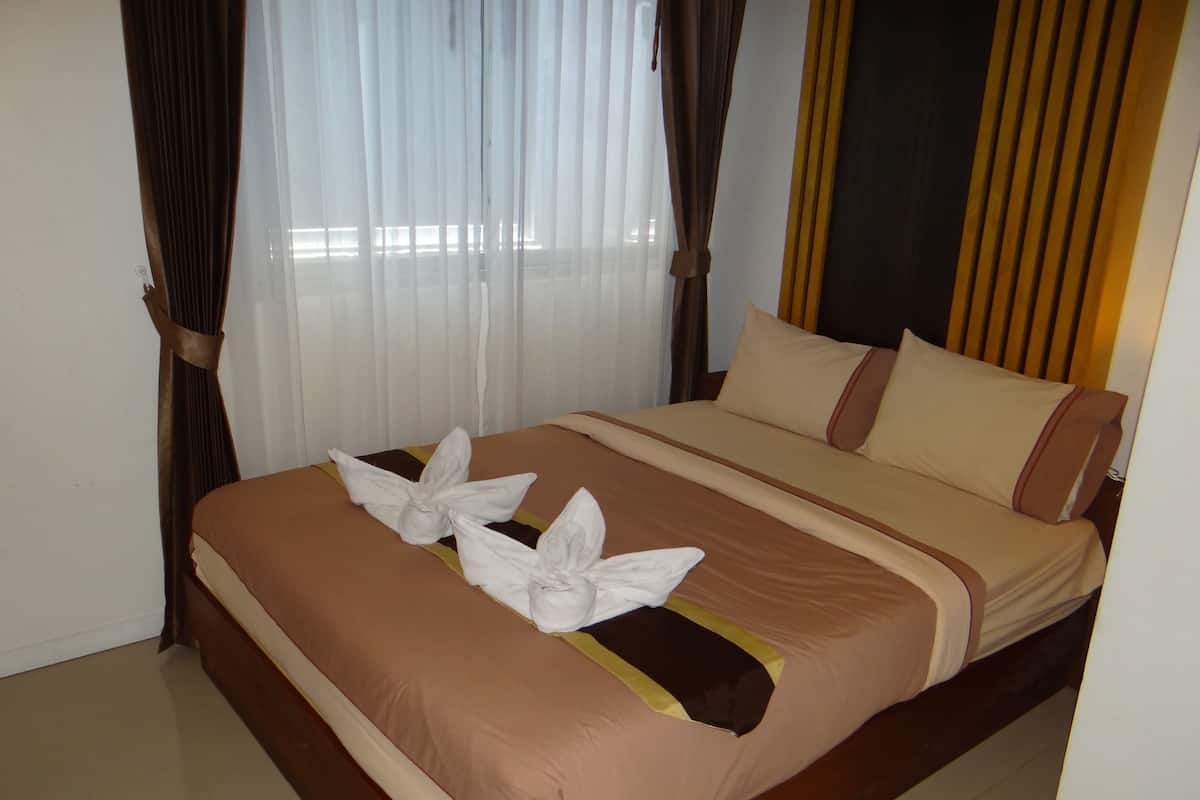 Budget Double Room - No Window | Free minibar items, in-room safe, desk, blackout curtains