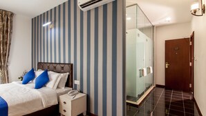 Deluxe Room | Desk, iron/ironing board (on request), free WiFi - Koho Hotel (Johor Bahru)