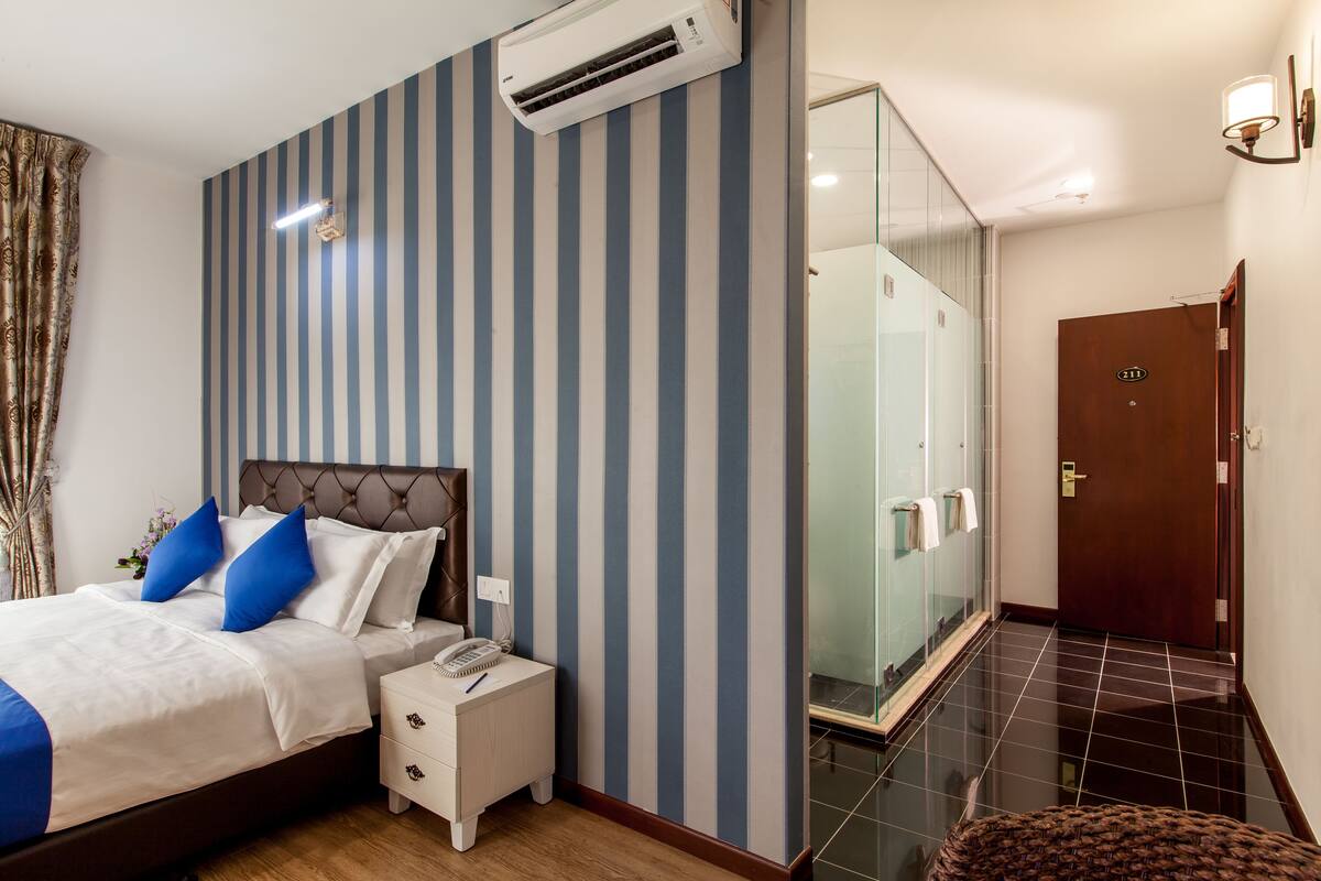 Deluxe Room | Desk, iron/ironing board (on request), WiFi (free)