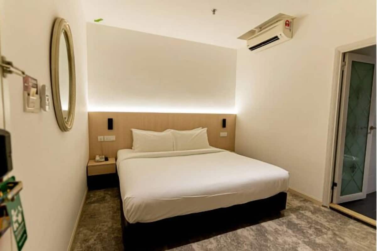 Desk, iron/ironing board, free WiFi