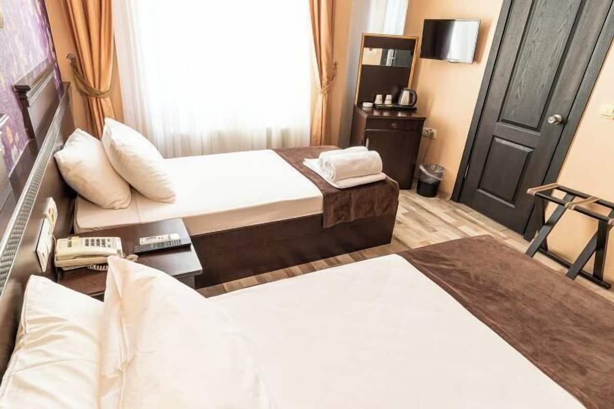 1 bedroom, premium bedding, down comforters, free minibar items