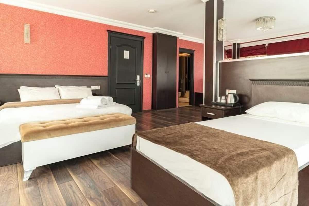 1 bedroom, premium bedding, down comforters, free minibar items