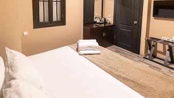 Economy Room, 1 Double Bed, No Windows | 1 bedroom, premium bedding, down duvets, free minibar items