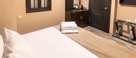 Economy Room, 1 Double Bed, No Windows | 1 Schlafzimmer, hochwertige Bettwaren, Daunenbettdecken
