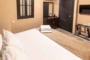 Economy Room, 1 Double Bed, No Windows | Premium bedding, down duvets, free minibar items, in-room safe - Pamuk City Hotel (Gaziantep)