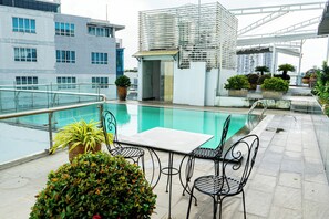 Hồ bơi ngoài trời 
