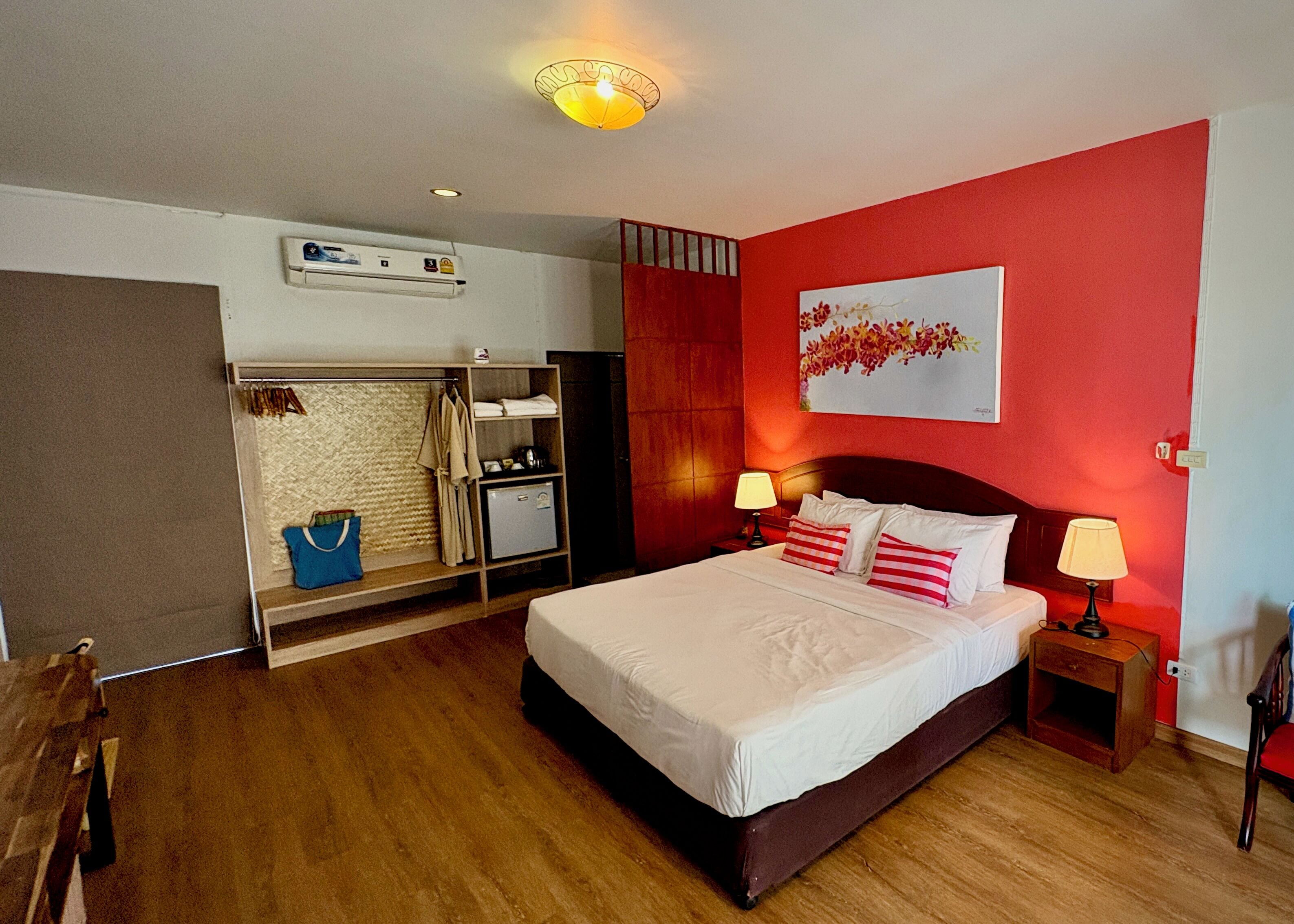 Habitación Confort doble | 1 dormitorio, minibar, caja fuerte y escritorio