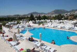 2 outdoor pools, pool umbrellas, sun loungers - Tenda Hotel (Bodrum)