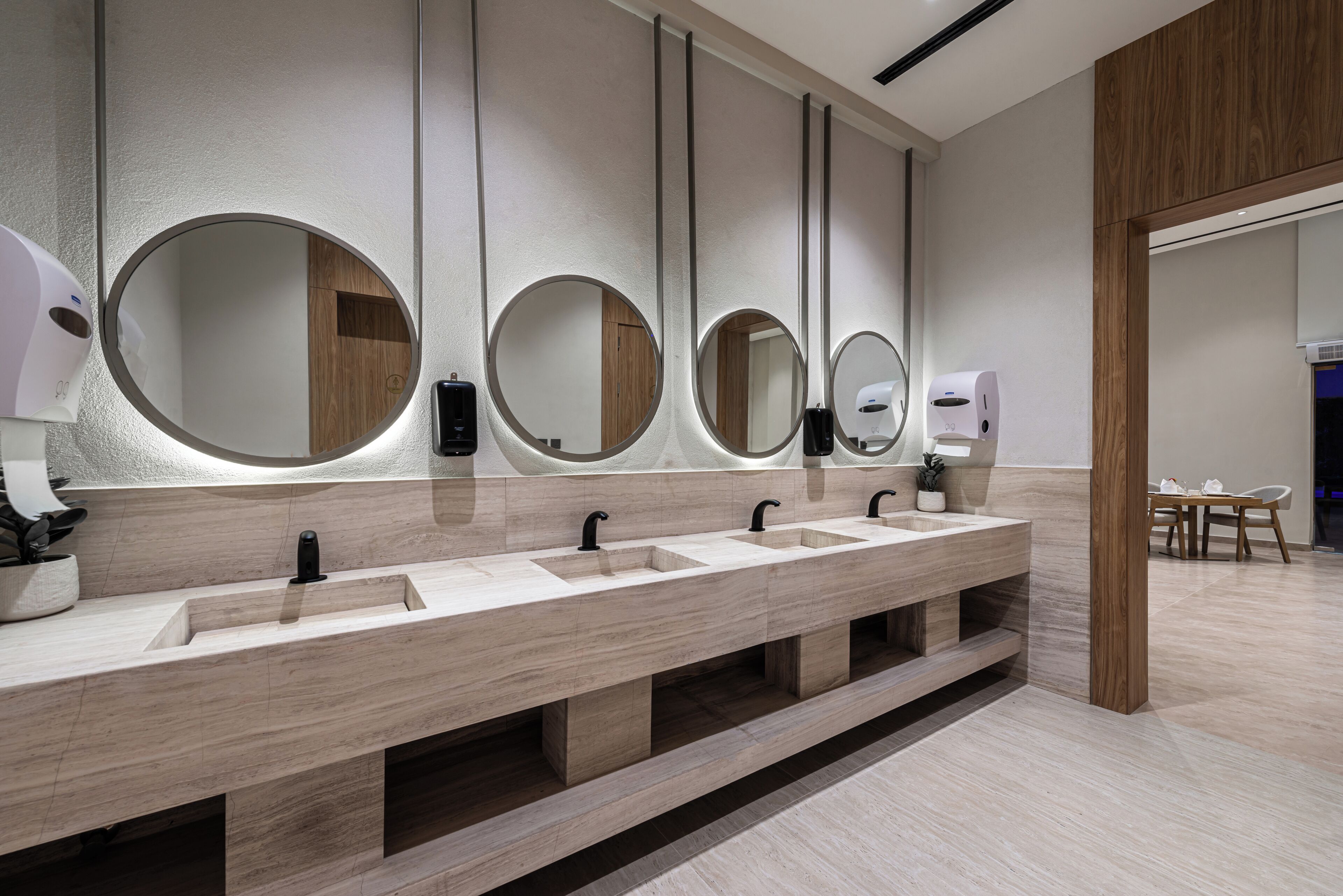 breakfast, lunch, dinner served; international cuisine