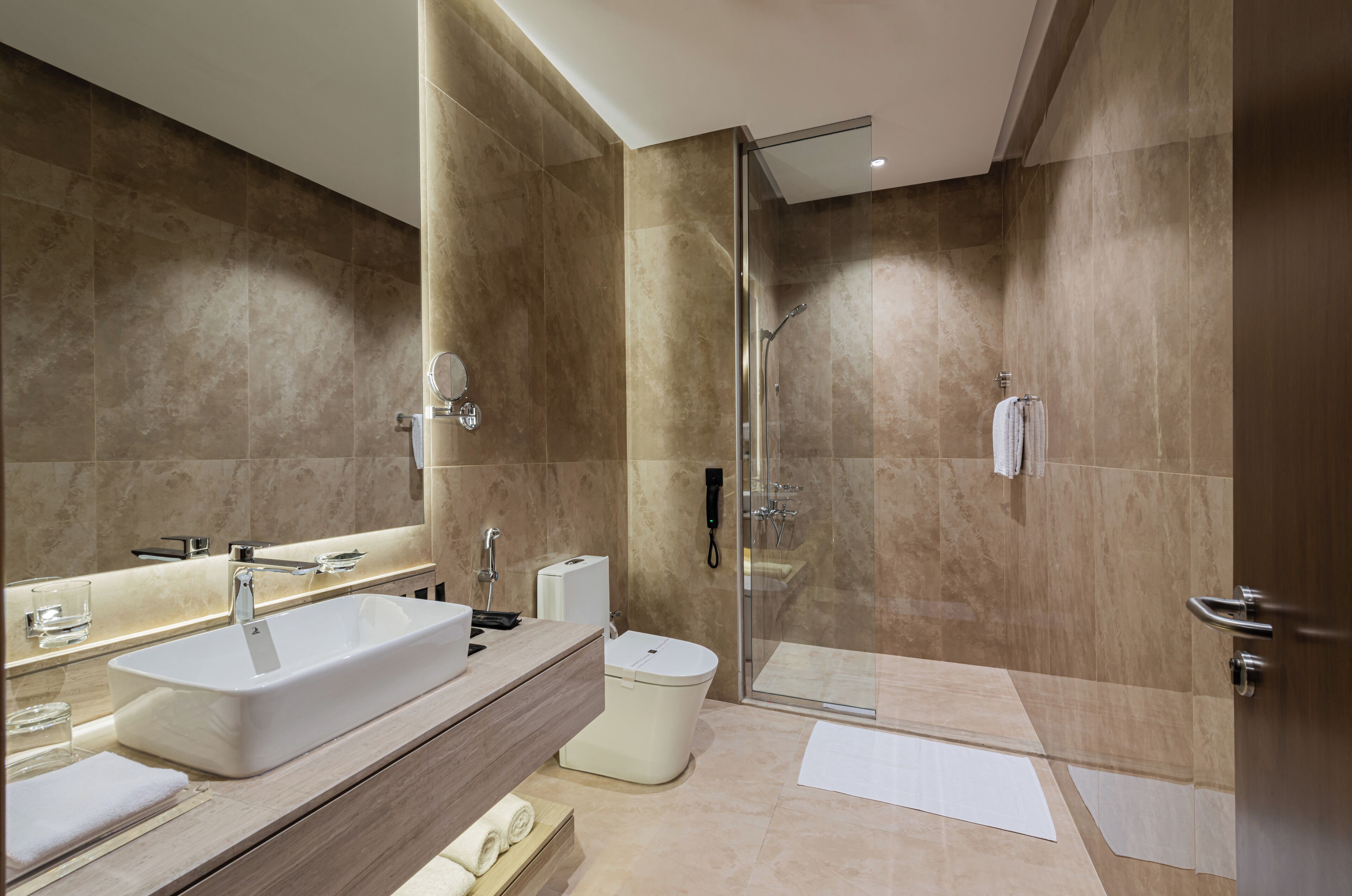 executive suite, 1 bedroom | bathroom | rainfall showerhead, free toiletries, hair dryer, bathrobes