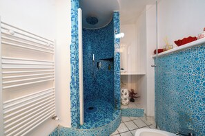 Shower, free toiletries, hair dryer, bidet - Relais Bijoux B&B (Ischia)