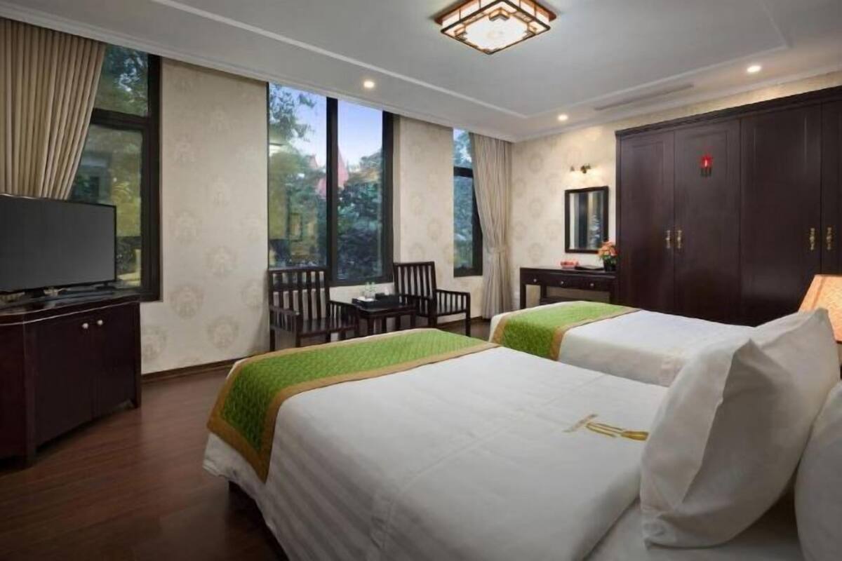 Premium bedding, minibar, in-room safe, desk