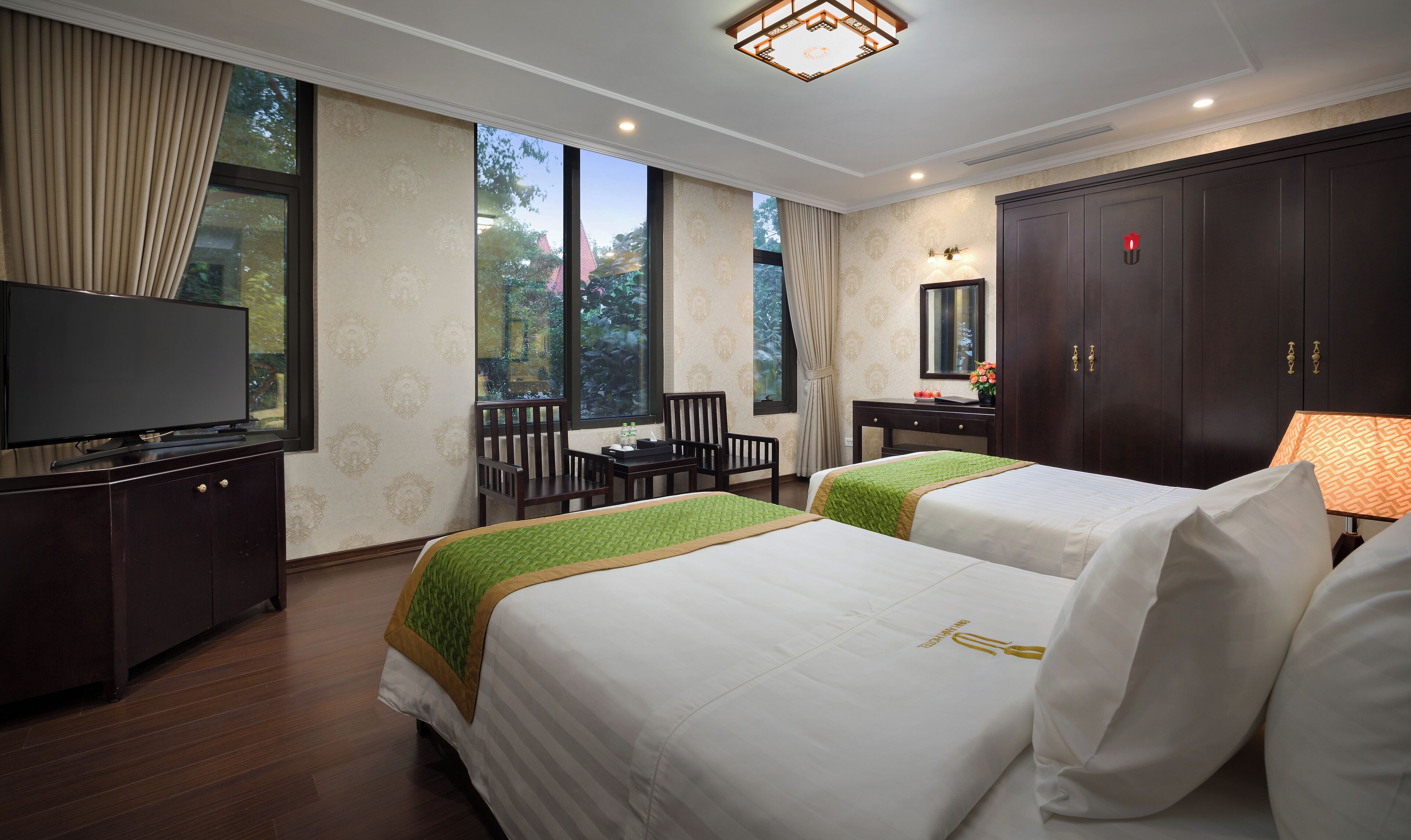 Deluxe Room, 2 Twin Beds | Premium bedding, minibar, in-room safe, desk